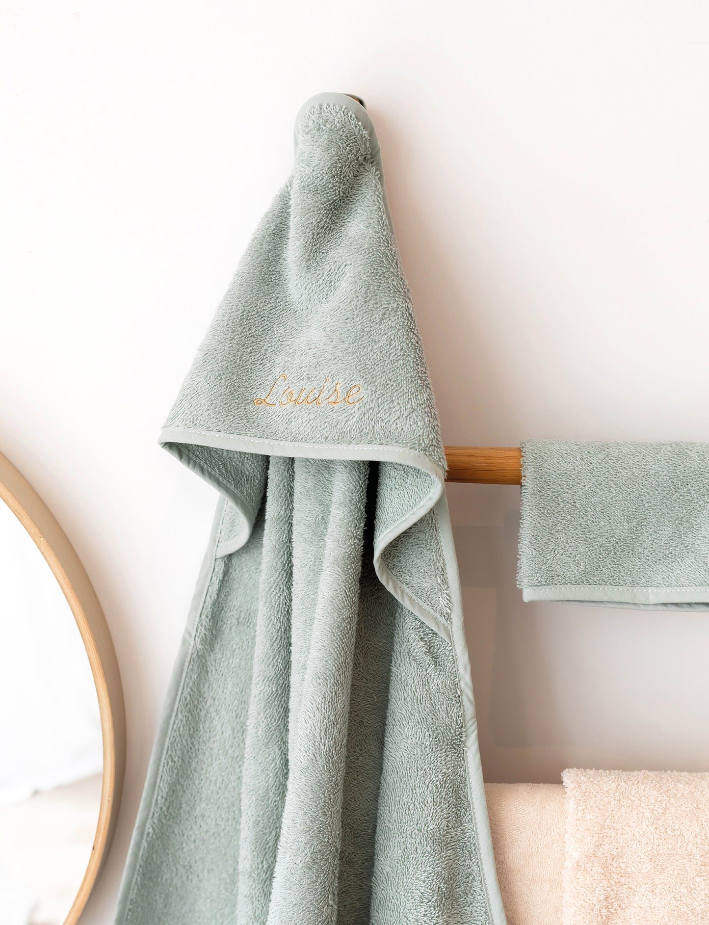 Bath cape Lunar